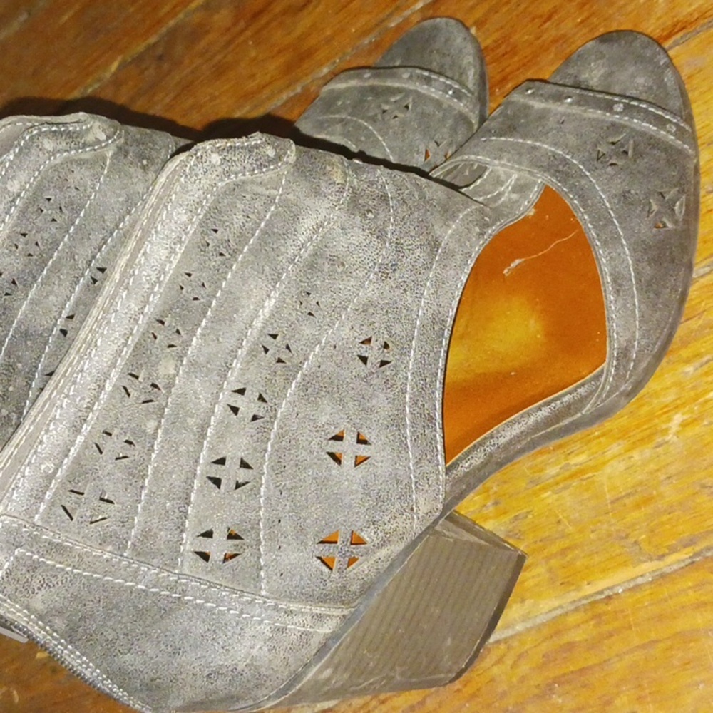 Open toe healed sandals